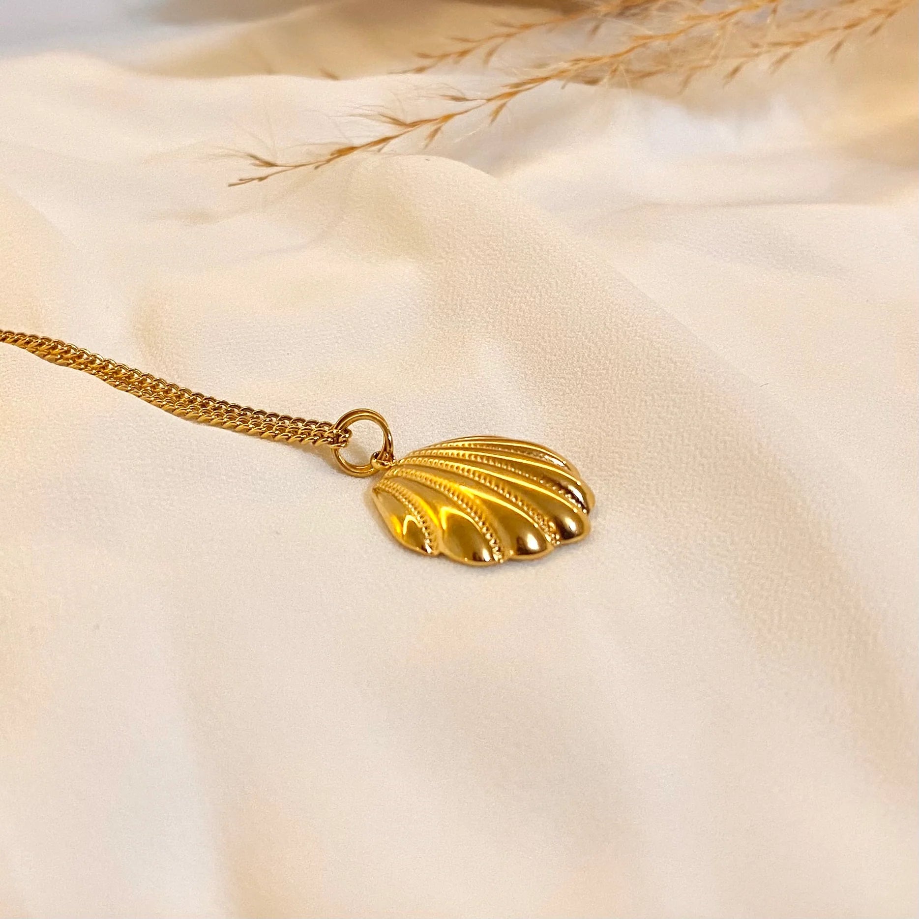 Selka Necklace side| Woods Timeless Jewellery